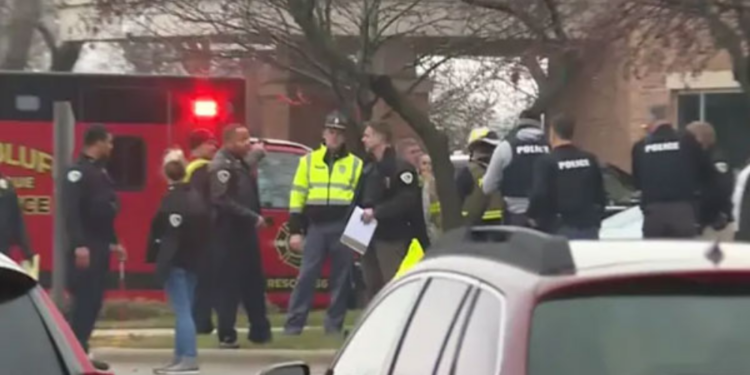 அமெரிக்க பாடசாலை ஒன்றில் துப்பாக்கிச்சூடு மூன்று மாணவர்கள் பலி!