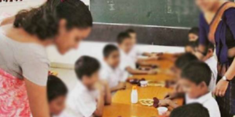 ஆசிரியர் சேவையில் உள்ள போலிப் பட்டதாரிகளை இடைநிறுத்த நடவடிக்கை!