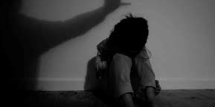 பதின்ம வயது சிறுமி துஷ்பிரயோகம் பொலிசார் தீவிர விசாரணை!