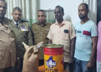 முல்லைத்தீவு கடலில் மிதந்து வந்த மர்ம பொதி!