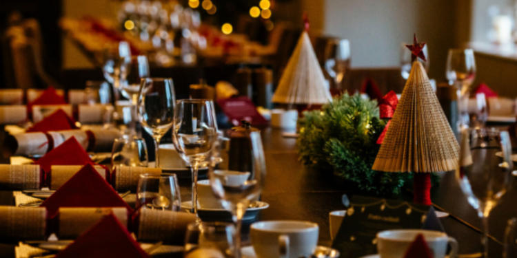 நத்தார் கொண்டாட்டத்தில் 8 பேர் மருத்துவமனையில்