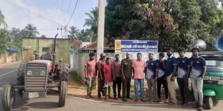 யாழில் டெங்கு ஒழிப்பு நடவடிக்கையில் ஈடுபடும் இளைஞர்கள்