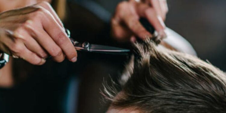 தலைமுடி வெட்டியதால் உயிரை மாய்த்த மாணவன்!