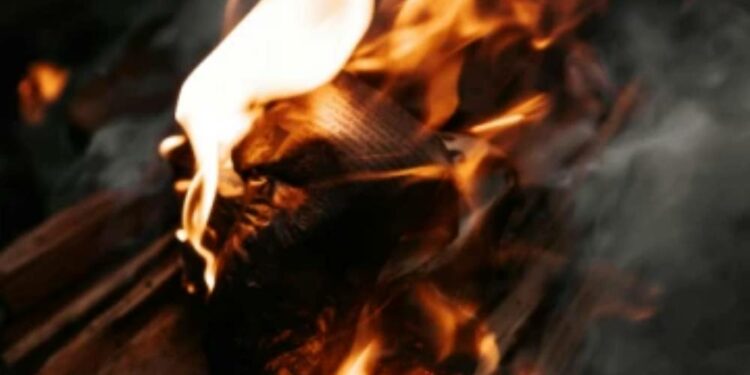 யாழில் தீப்பிடித்த உயிரிழந்த மூதாட்டி!