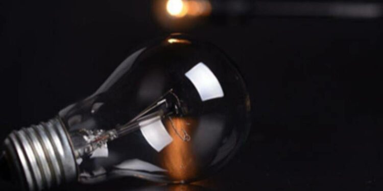 யாழ் நெடுந்தீவு பகுதி இருளில் மூழ்குவதால் மக்கள் விசனம்!