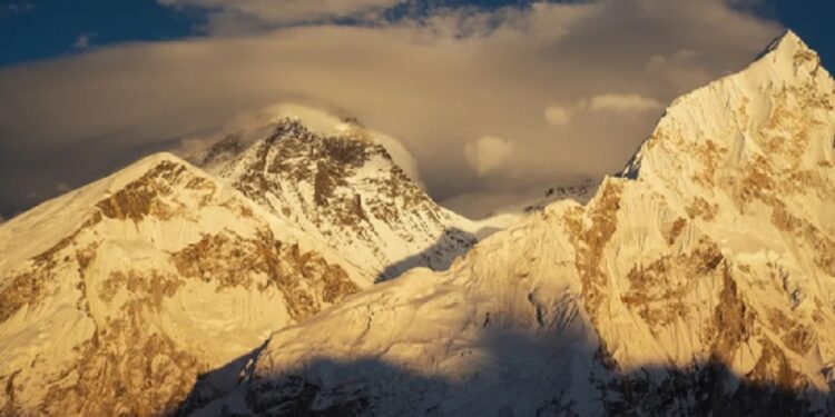 எவரட்ஸ் சிகரத்தில் ஏற கட்டணம் அதிகரிப்பு!