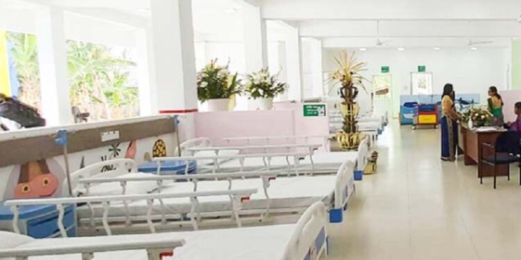 இரு குழுக்களிடையே மோதல் எட்டுப் பேர்  வைத்தியசாலையில்