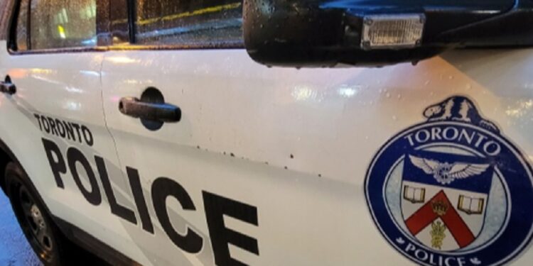 கனடாவில் கத்தி குத்து சம்பவம் தொடர்பில் ஆறு பேருக்கு பொலிசார் வலைவீச்சு!