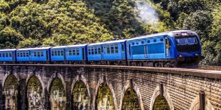 ரயில் பயணச்சீட்டை விற்பனை செய்தவர் கைது!