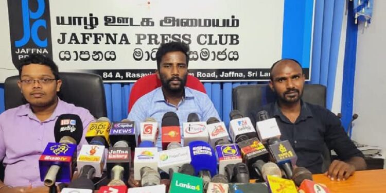 யாழில் கவனயீர்ப்பு போராட்டத்தில் ஈடுபட்வுள்ள வேலையில்லா பட்டதாரிகள்