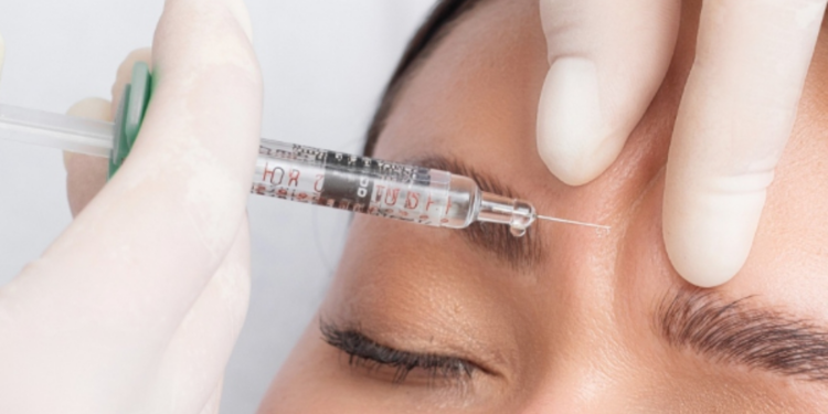 கனடாவில் பணி இடை நிறுத்தப்பட்ட தாதியர்