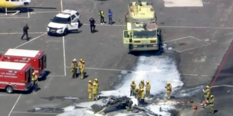அமெரிக்காவின் லாஸ் ஏஞ்சல்ஸ் விமான விபத்து இருவர் மரணம்!