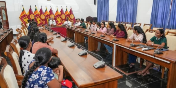 கிழக்கு மாகாண ஆளுநர் மற்றும் வேலையற்ற பட்டதாரிகள் இடையே சந்திப்பு!