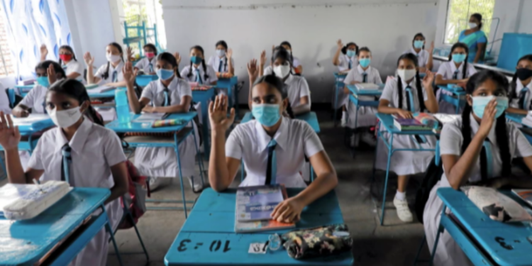 வினாத்தாள் கசிவால் நிறுத்தப்பட்ட பரீட்சை!