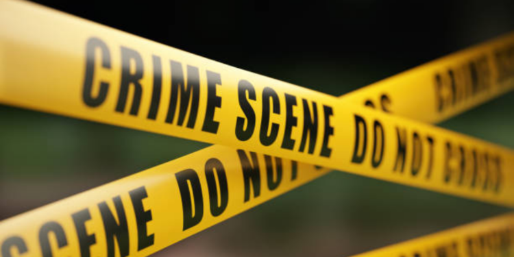 கூரிய ஆயுதத்தால் தாக்கி கொல்லப்பட்ட  மனைவி தலைமறைவான கணவன்!