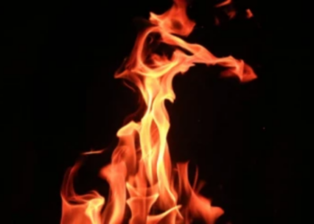 வீட்டுக்கு தீ வைத்து தலைமறைவான சந்தேக நபர்கள் கைது!