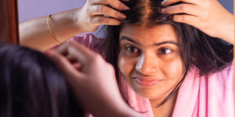 திடீரென முடிகொட்ட ஆரம்பித்தால் அச்சத்தில் கிராம மக்கள்!