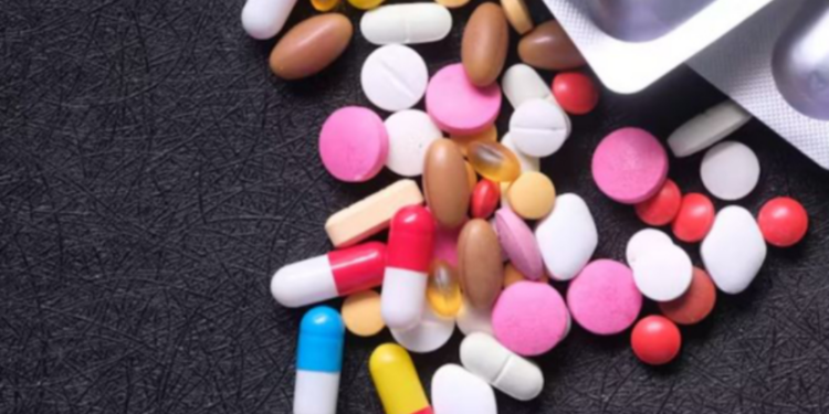 நாட்டில் மருந்துகளின் விலையை குறைக்க தீர்மானம்!