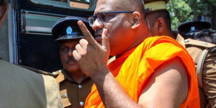 என்னை ஒரேயடியாக தூக்கிலிடுங்கள் மன்றாடும் ஞானசார தேரர்