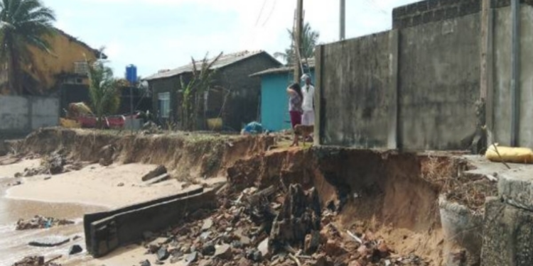 திருகோணமலையில் திடீரென கடலுக்குள் உள்வாங்கப்பட்ட பகுதி!