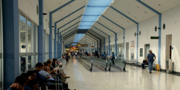 கட்டுநாயக்க விமான நிலையத்தில் பெண் ஒருவர் கைது!