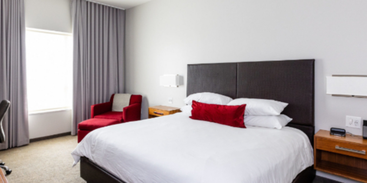 ஹோட்டல் ஒன்றை ஒன்லைன் மூலம் பதிவு செய்த வெளிநாட்டவருக்கு காத்திருந்த அதிர்ச்சி!