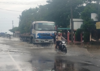 கடும் மழையால் வெள்ளக்காடானது அம்பாறை!