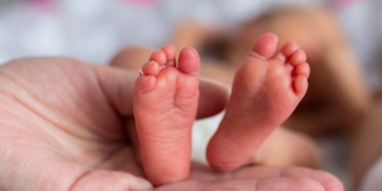 350 கிராம் எடையில் பிறந்த குழந்தை!