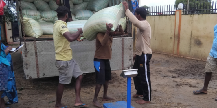 முத்திரை இடப்படாத தராசினை பயன்படுத்தி கிளிநொச்சியில் மோசடி!