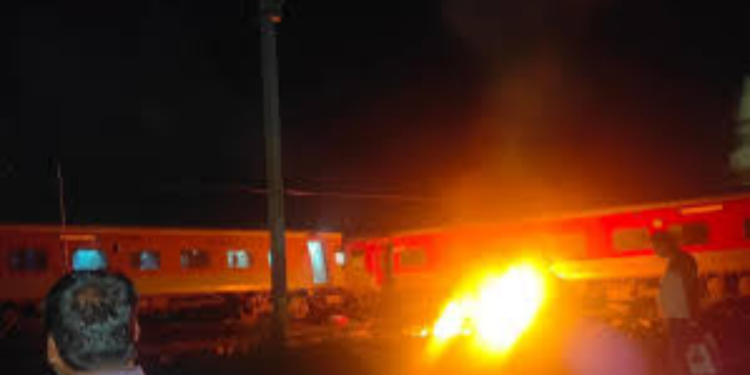 விரைவு ரயிலில் தீ விபத்து!