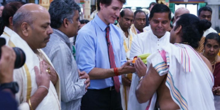 முதல் தடவையாக விநாயகர் ஆலயத்திற்கு விஜயம் மேற்கொண்ட கனடியப் பிரதமர்