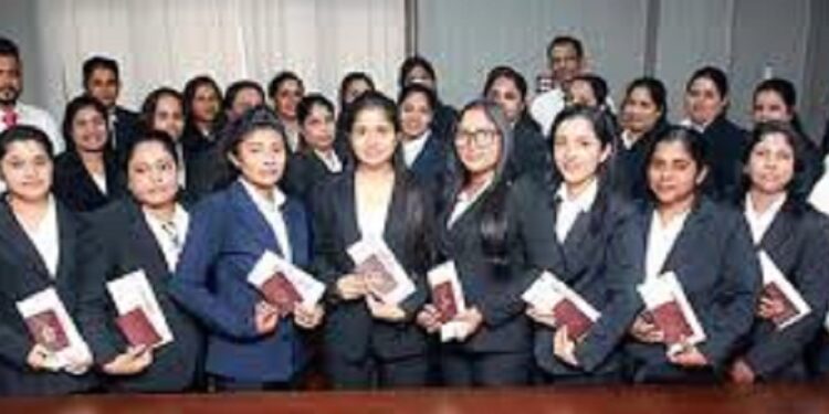 இஸ்ரேலில் வீட்டு வேலைக்கு செல்லும் செவிலியர்கள்!