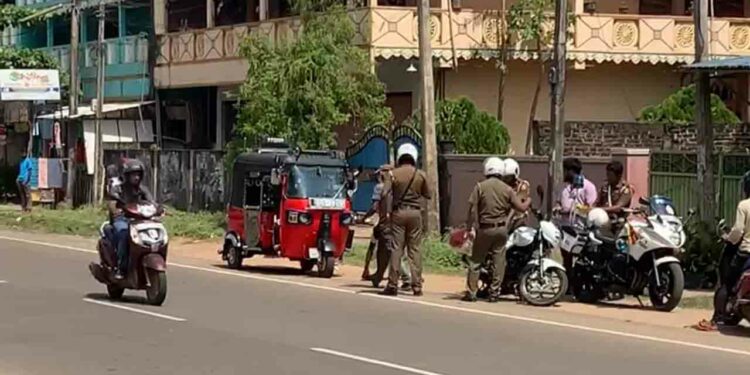 பொலிசார் முன் ஆவேசப்பட்ட சாரதி !