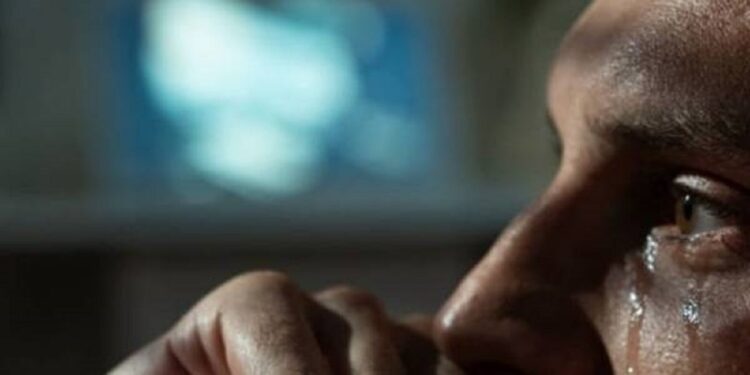 ஆண்கள் அழுகையை அடக்க என்ன காரணம் தெரியுமா?