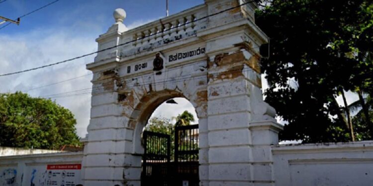 காலி சிறைச்சாலைக்குள் மீண்டும் வீசப்படும் மர்ம பொதிகள்!