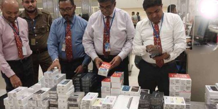 சட்டவிரோதமாக விமானம் மூலம் நாட்டிற்கு கொண்டு வரப்பட்ட பொருட்கள் சிக்கியது!