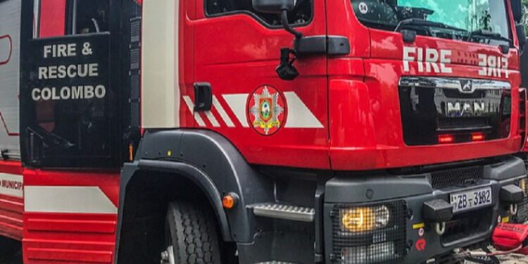 ஆடை தொழிற்சாலை ஒன்றில் தீ விபத்து!