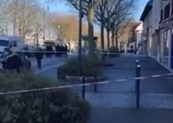 பாரிஸ் நகரை உலுக்கிய சம்பவம்!