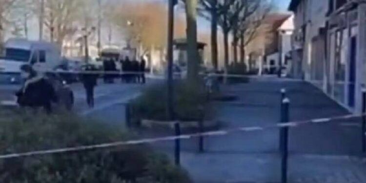 பாரிஸ் நகரை உலுக்கிய சம்பவம்!