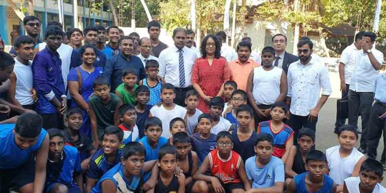 யாழ் இந்துக் கல்லூரிக்கு விஜயம் மேற்கொண்ட பிரதமர்!