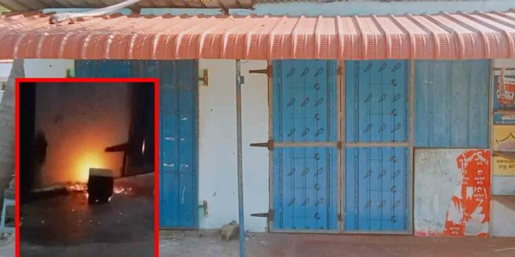 கடை ஒன்றின் மீது பெற்றோல் குண்டு தாக்குதல்!