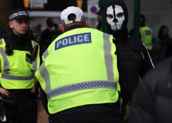 பிரித்தானியாவில் சட்டவிரோதமாக தங்கியிருப்போர் கைது!