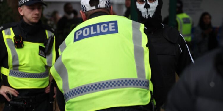 பிரித்தானியாவில் சட்டவிரோதமாக தங்கியிருப்போர் கைது!