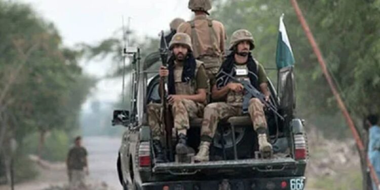 பாகிஸ்தானில் வெடிகுண்டு தாக்கல் 11 பேர் பலி!