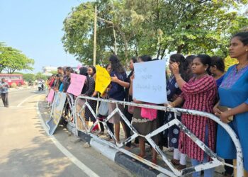 மட்டக்களப்பில் கவனயீர்ப்பில் ஈடுபட்ட வேலையற்ற பட்டதாரிகள்!