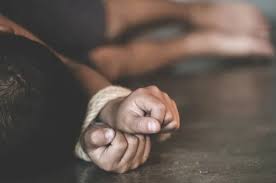 யாழில் இளைஞர் ஒருவரை கடத்தி பணமோசடி!