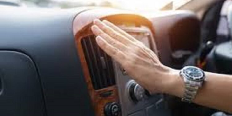 வாடகை வாகனத்தில் பயணிப்பது போன்று கொள்ளை!