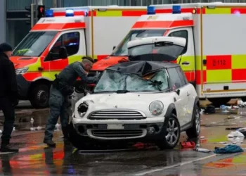 ஜெர்மனியில் பொது மக்கள் மீது மோதிய கார் 30க்கும் மேற்ப்பட்டோர் காயம்!