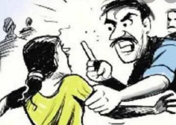 மனைவியை தாக்கிய கணவன் தலைமறைவு!