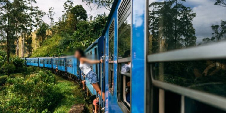 தொடருந்திலிருந்து தவறி வீழ்ந்த சுற்றுலா பயணிக்கு நிகழ்ந்த சோகம்!